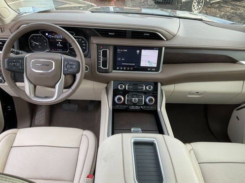 Used 2021 GMC Yukon Denali w/ Denali Premium Package image 4