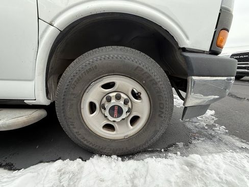 Used 2021 GMC Savana 2500 w/ Driver Convenience Package image 9