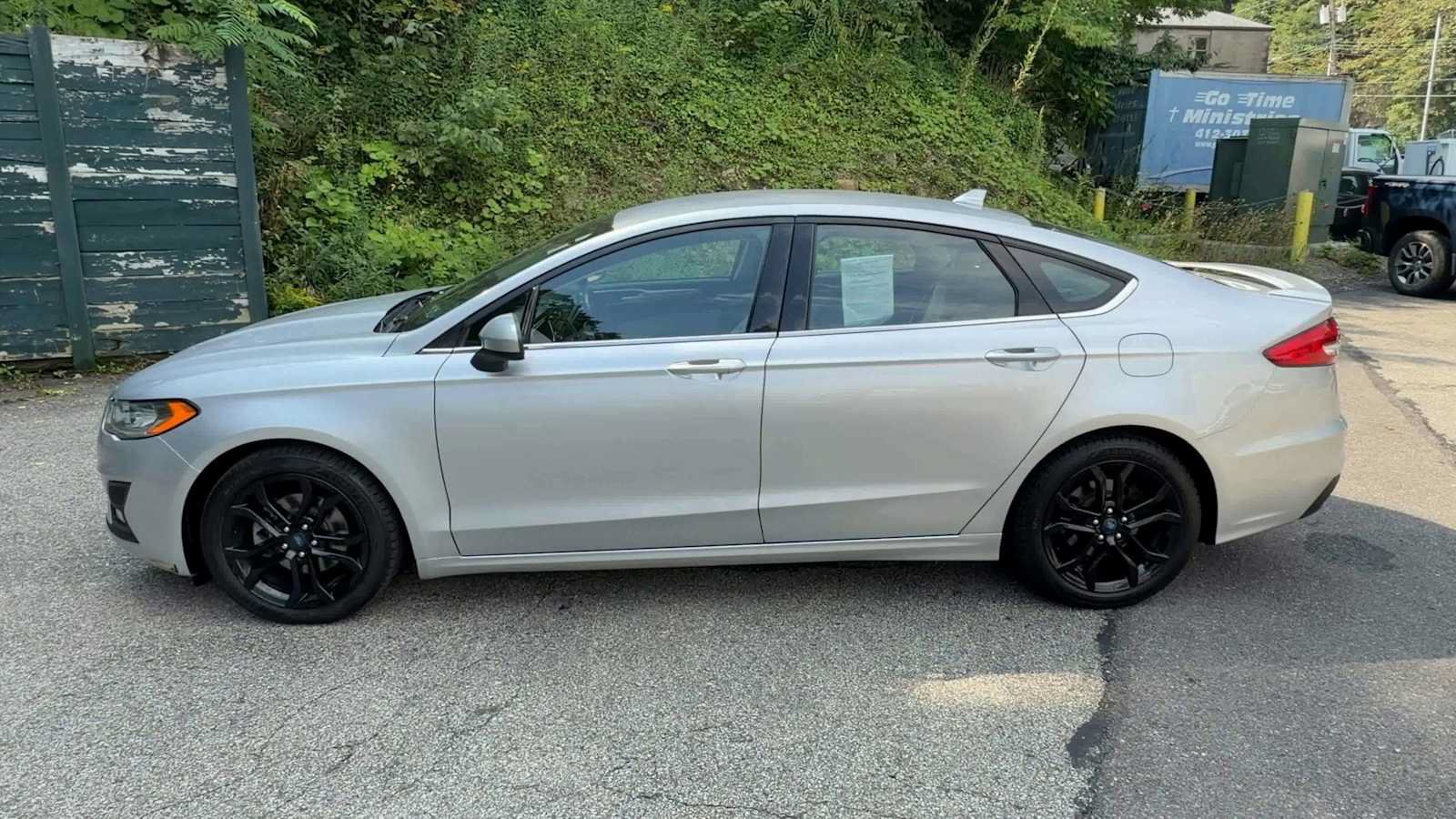 Used 2019 Ford Fusion SE w/ Equipment Group 151A FWD image 5