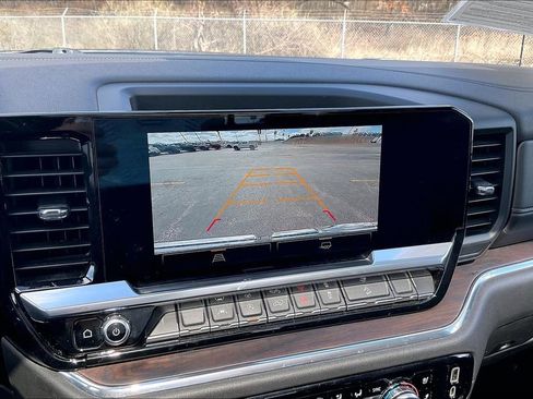 Used 2023 GMC Sierra 1500 SLT AWD/4WD image 17