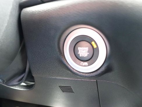 Used 2025 Chrysler Pacifica Select FWD image 42