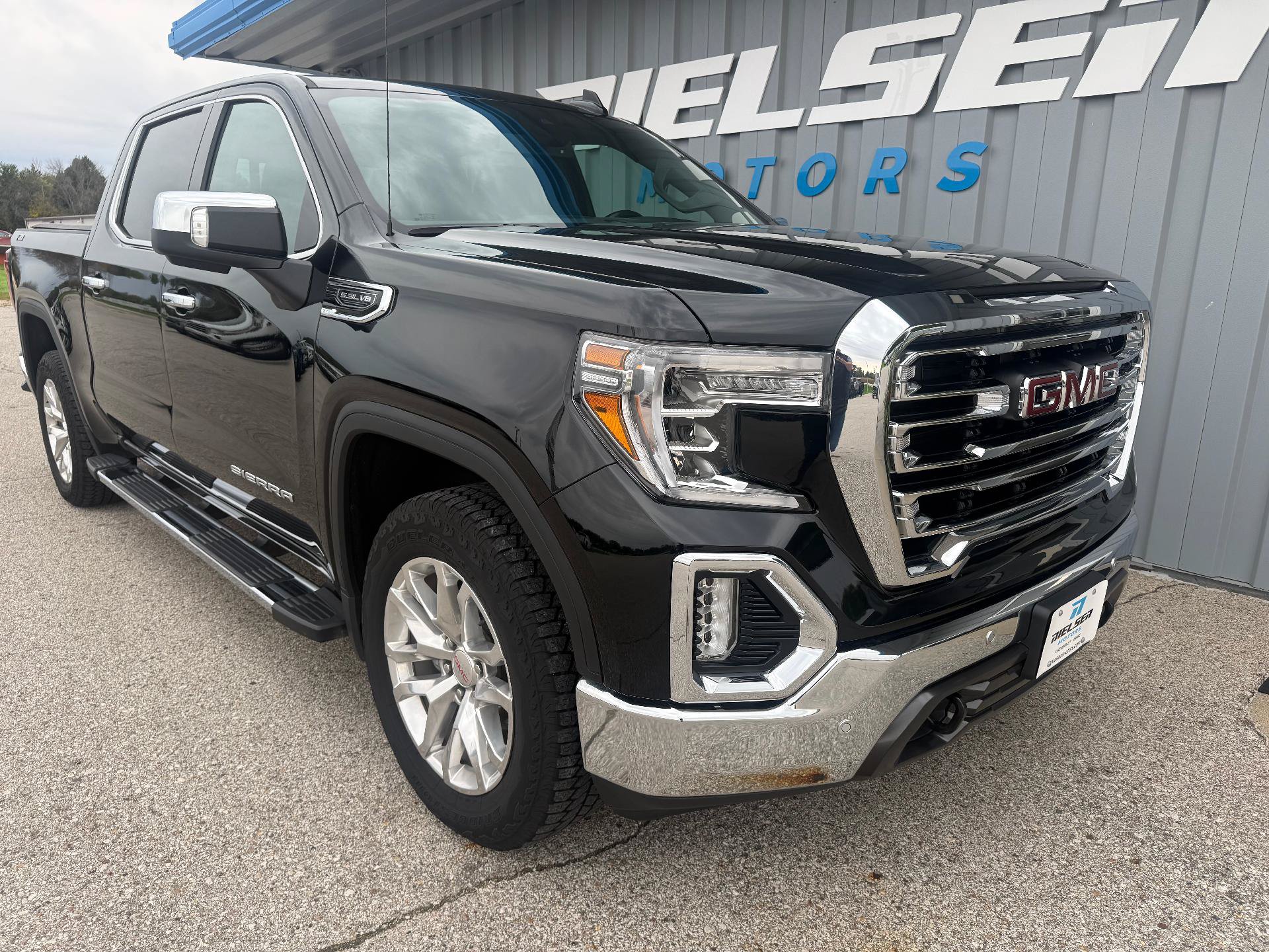 Used 2021 GMC Sierra 1500 SLT w/ SLT Premium Plus Package AWD/4WD image 4