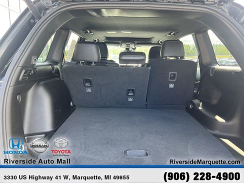 Used 2024 Jeep Grand Cherokee Altitude AWD/4WD image 8