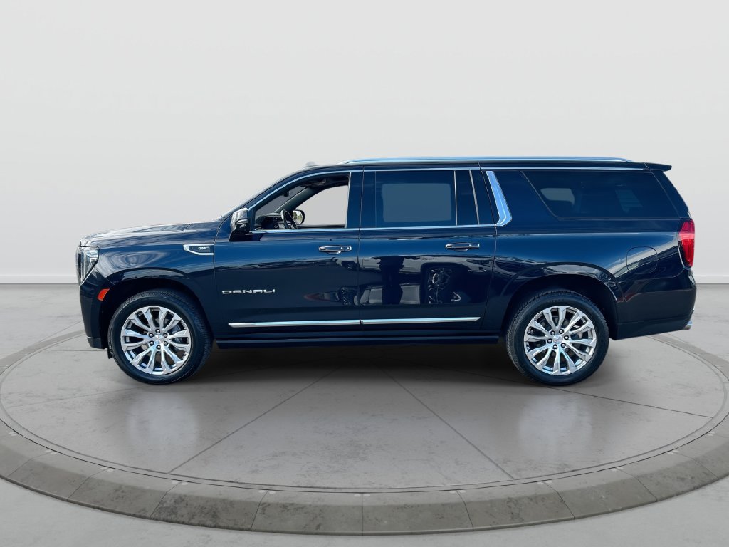 Used 2022 GMC Yukon XL Denali w/ Denali Premium Package AWD/4WD image 5