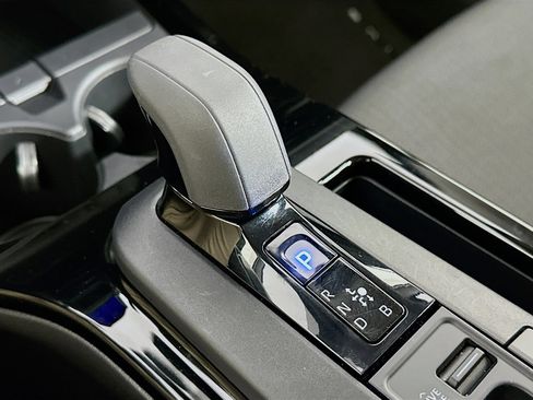 Used 2025 Toyota Prius LE image 25