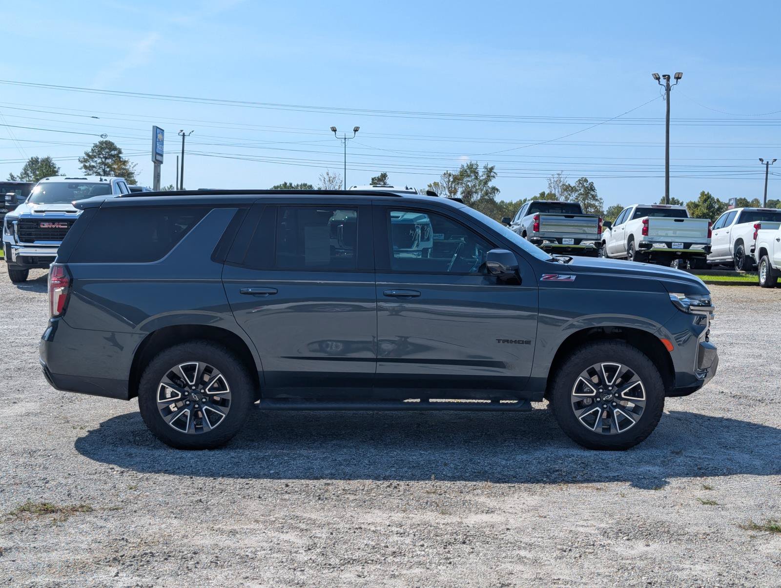 Used 2021 Chevrolet Tahoe Z71 w/ Luxury Package AWD/4WD image 3
