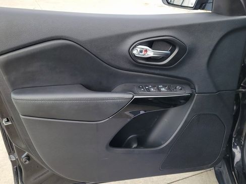 Used 2023 Jeep Cherokee Altitude Lux image 7