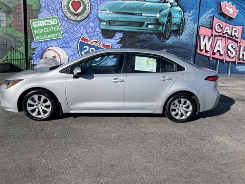 Used 2023 Toyota Corolla LE image 2