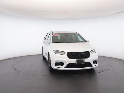 Used 2022 Chrysler Pacifica Touring-L w/ S Appearance Package image 36