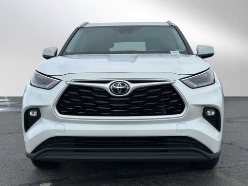Used 2024 Toyota Highlander LE image 2