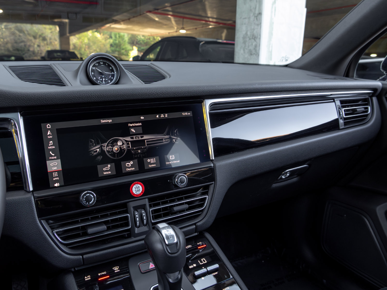 Certified 2026 Porsche Macan AWD/4WD image 36