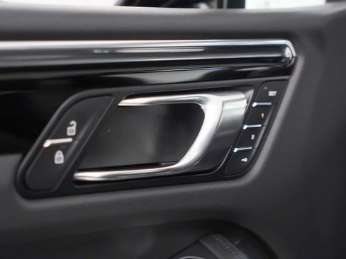 Certified 2026 Porsche Macan AWD/4WD image 23