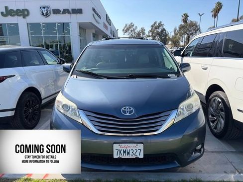 Used 2015 Toyota Sienna XLE Premium FWD image 4