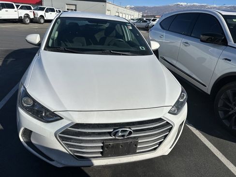 Used 2018 Hyundai Elantra SE image 2