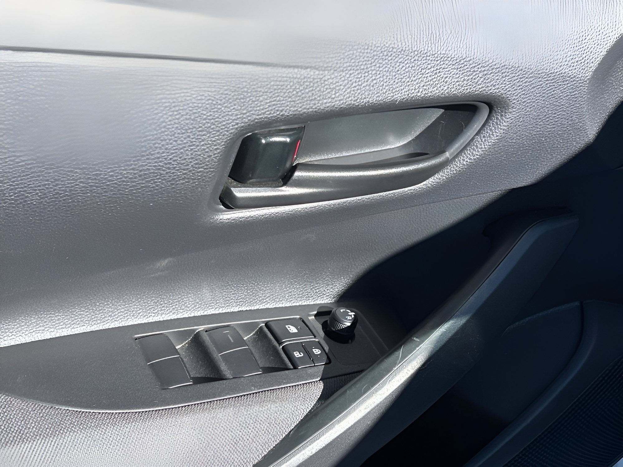 Used 2025 Toyota Corolla LE FWD image 18