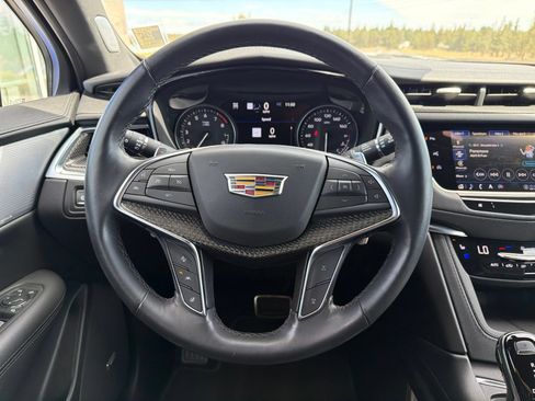 Used 2024 Cadillac XT5 Sportv w/ Technology Package AWD/4WD image 11