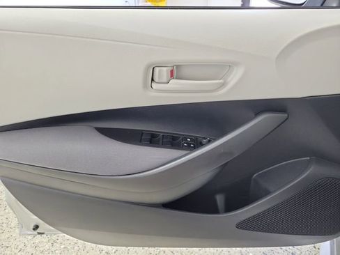 Used 2025 Toyota Corolla LE FWD image 21