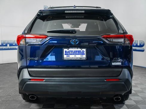 Used 2022 Toyota RAV4 XLE Premium image 5