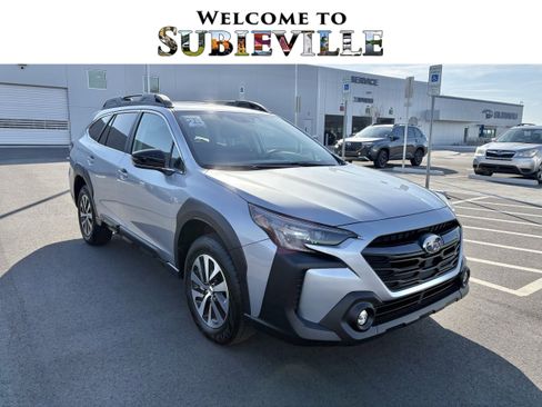 Used 2025 Subaru Outback Premium image 1
