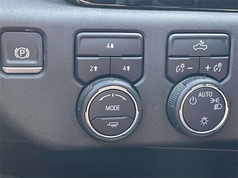 Used 2024 Chevrolet Silverado 2500 LT image 25