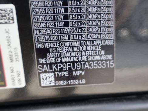 New 2026 Land Rover Range Rover SE image 38