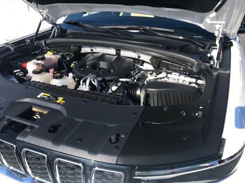 Used 2023 Jeep Grand Cherokee Sport Utility 4D image 65