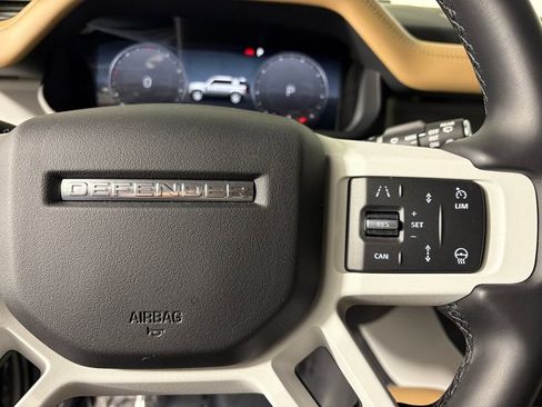 Used 2025 Land Rover Defender 110 S image 23