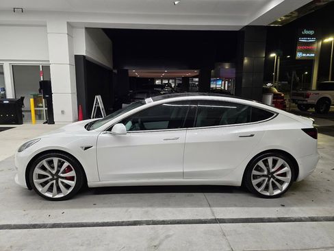 Used 2019 Tesla Model 3 Performance image 3