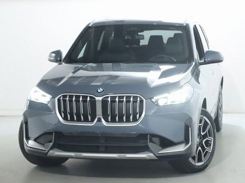 Used 2025 BMW X1 xDrive28i AWD/4WD image 3