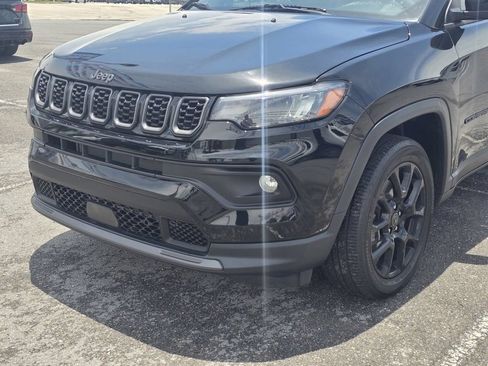 Used 2025 Jeep Compass Latitude w/ Altitude Special Edition AWD/4WD image 10