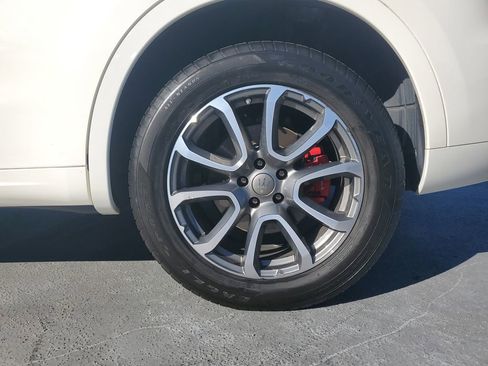 Used 2019 Maserati Levante image 5