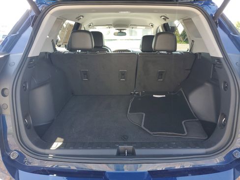 Used 2023 GMC Terrain SLT image 8