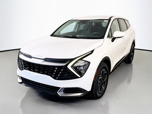 Used 2023 Kia Sportage LX image 4