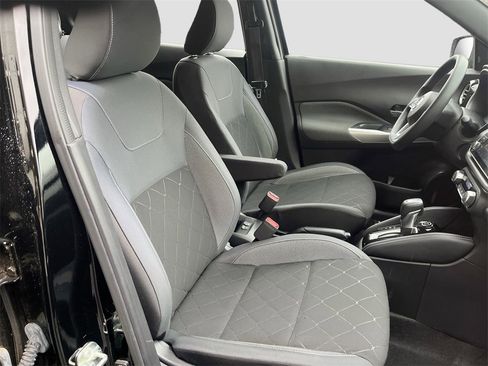 Used 2019 Nissan Kicks SV w/ Exterior Package image 28