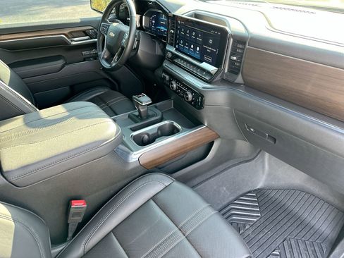 Certified 2024 Chevrolet Silverado 1500 High Country w/ Technology Package image 10