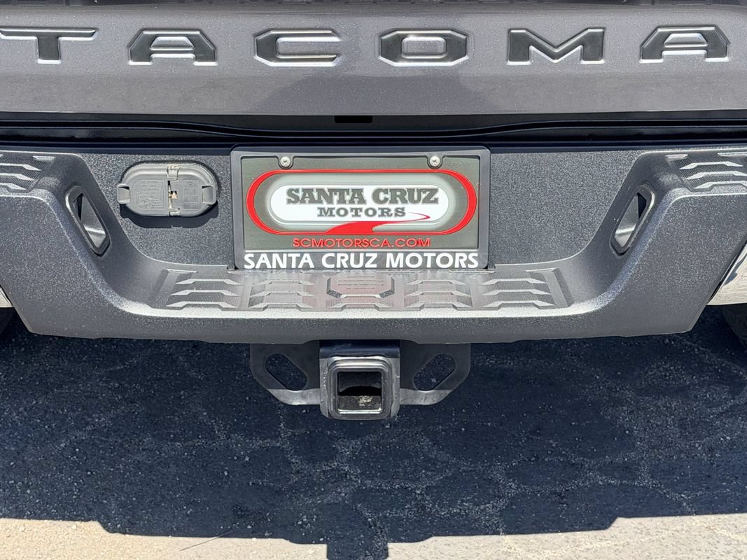 Used 2017 Toyota Tacoma SR5 w/ Tow Package RWD image 13