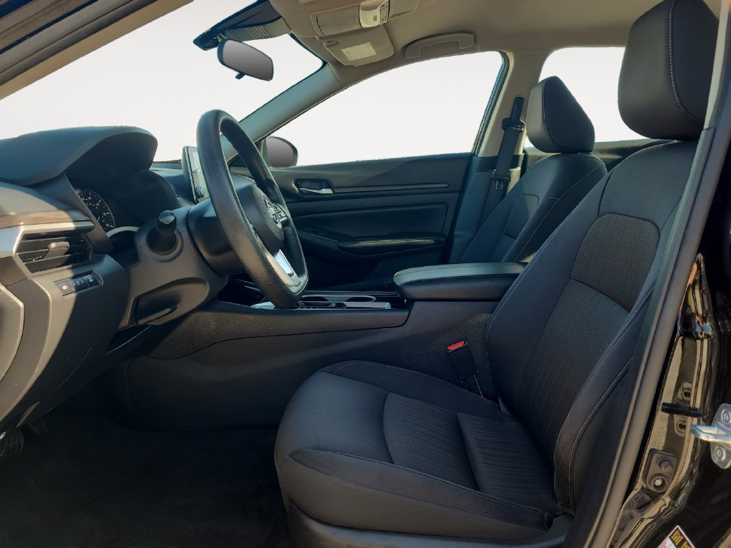 Used 2024 Nissan Altima 2.5 SV FWD image 9