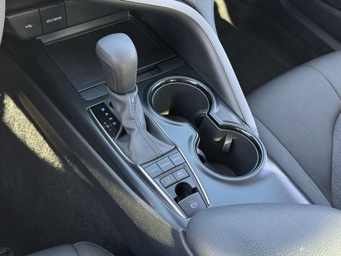 Certified 2020 Toyota Camry LE image 19