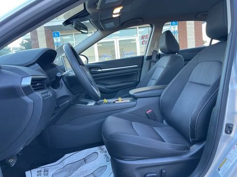 Used 2022 Nissan Altima 2.5 SV image 17