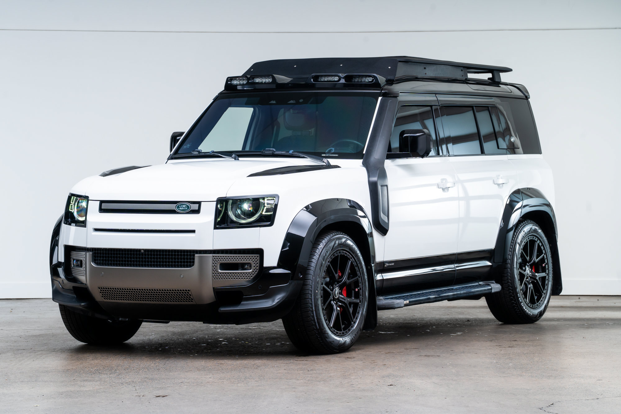 Used 2021 Land Rover Defender 110 X-Dynamic HSE AWD/4WD image 3