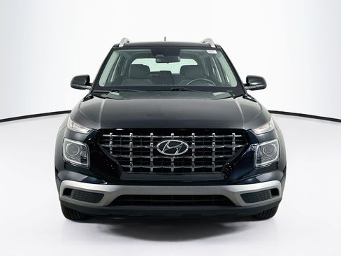 Used 2023 Hyundai Venue SEL FWD image 2