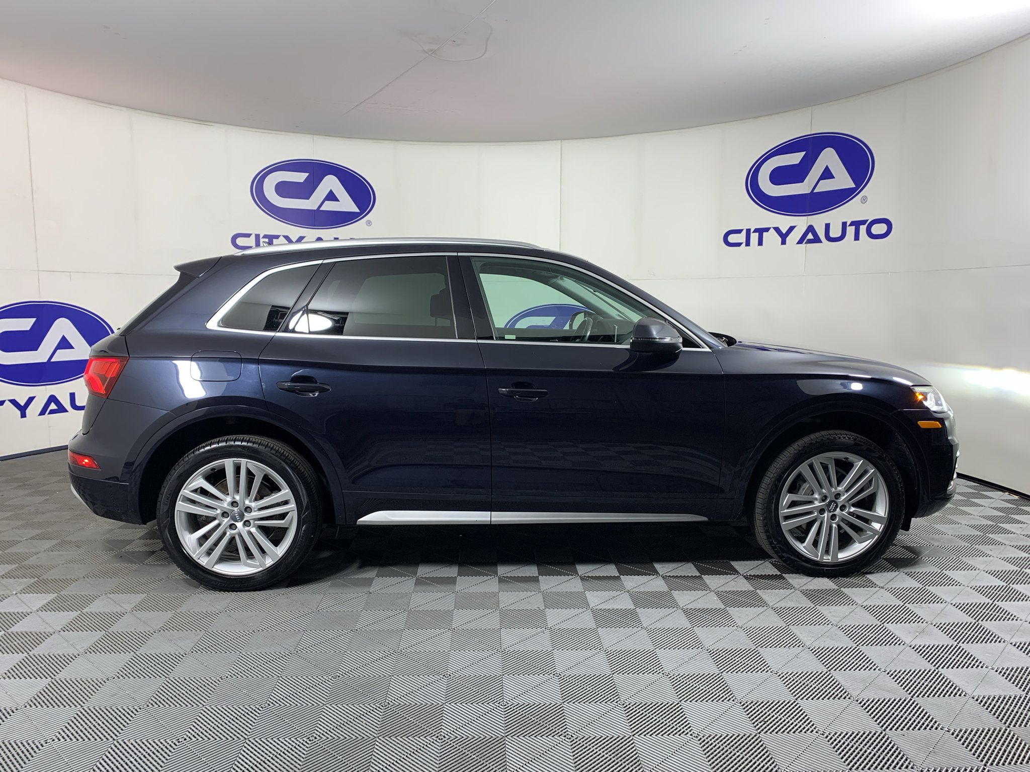 Used 2018 Audi Q5 2.0T Premium Plus w/ Premium Plus Package AWD/4WD image 2