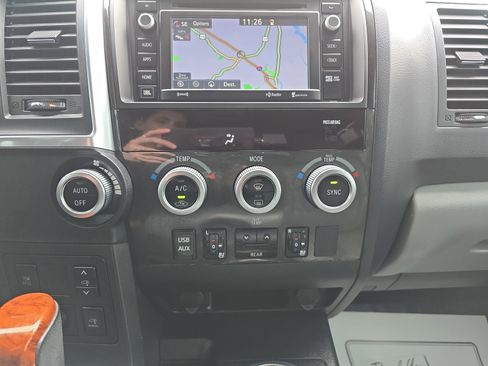 Used 2019 Toyota Sequoia Platinum image 26