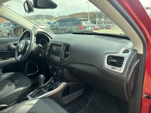 Used 2019 Jeep Compass Latitude image 9