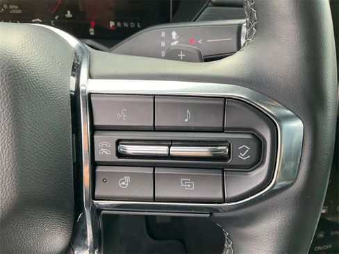 Used 2025 GMC Acadia Elevation image 31