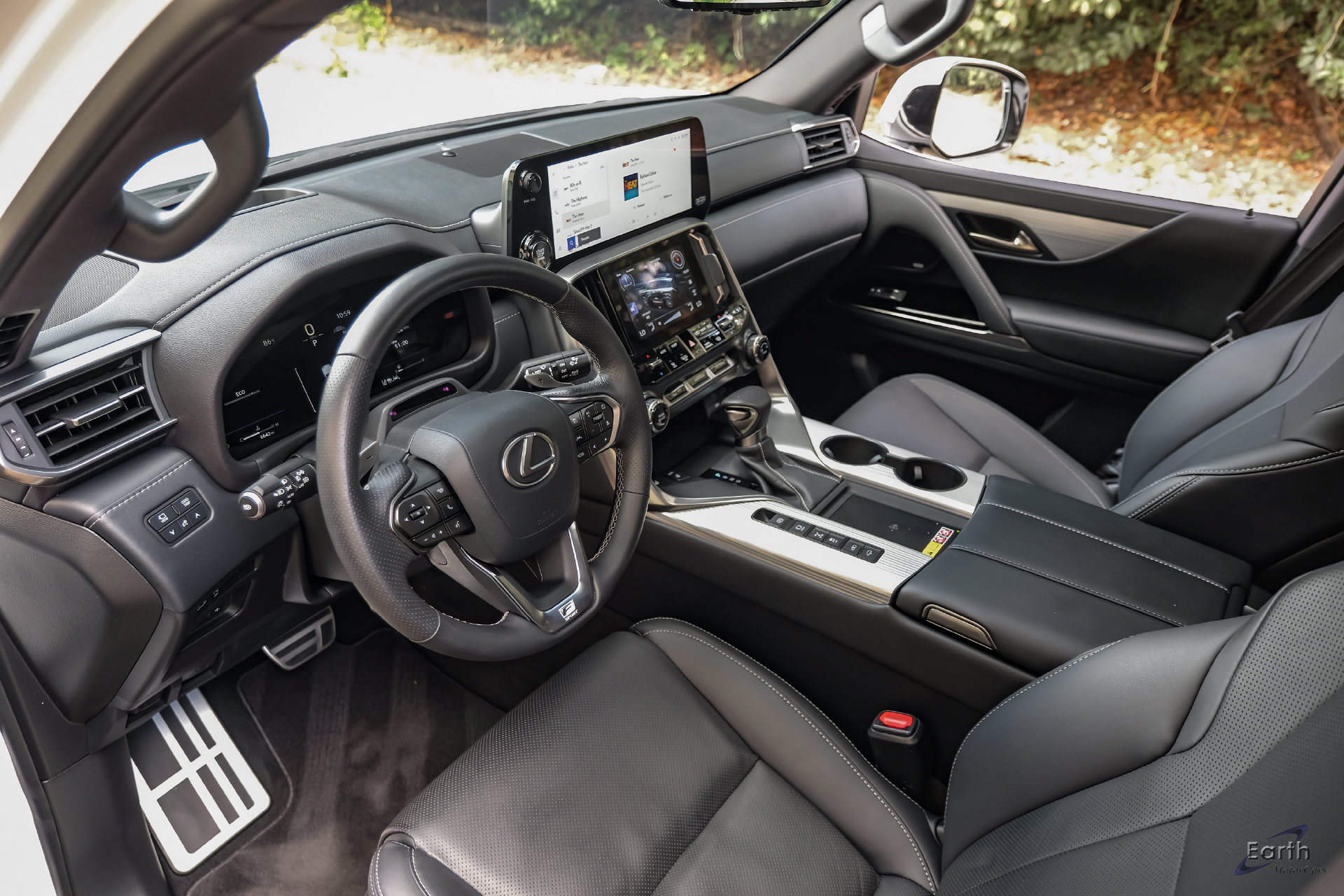 Used 2026 Lexus LX 600 F Sport w/ Accessory Package (Z1) AWD/4WD image 3