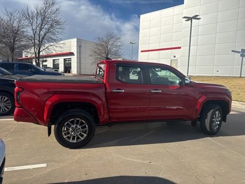 Used 2024 Toyota Tacoma Limited w/ Limited Package (LT) image 3