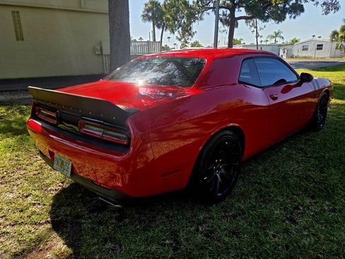 Used 2016 Dodge Challenger R/T RWD image 6