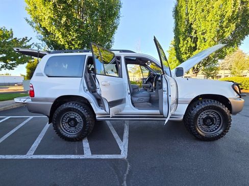 Used 2003 Toyota Land Cruiser w/ Convenience Pkg AWD/4WD image 24