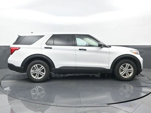 Used 2022 Ford Explorer 4WD w/ Class IV Trailer Tow Package image 2